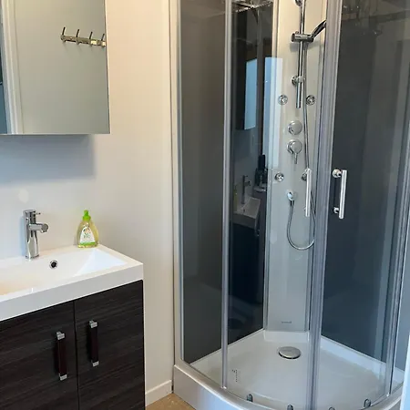Maisonnette Avec Parking Prive Et Local A Velos Tatil Evi