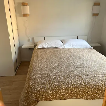 Maisonnette Avec Parking Prive Et Local A Velos