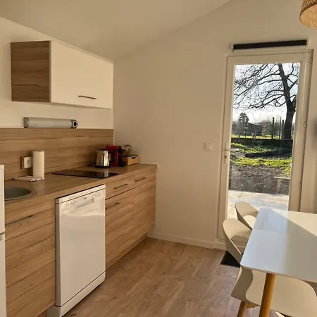 Maisonnette Avec Parking Prive Et Local A Velos Ferienhaus